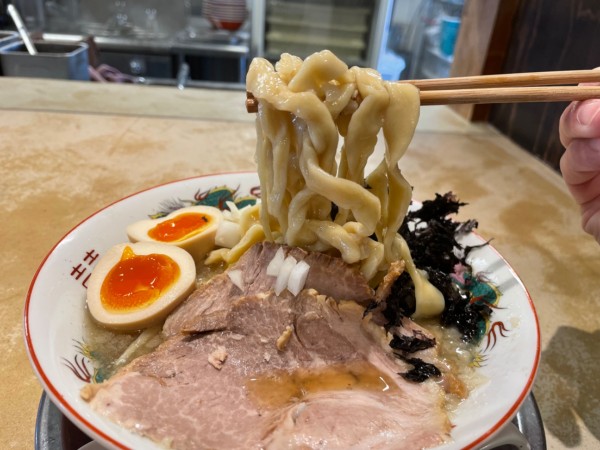 「燕三条薫玉のせ　￥９９０」@新潟老麺あばりの写真