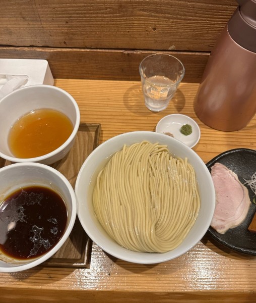 「つけ麺500gかき油コーチン油　藻塩わさび」@麺屋鈴春の写真