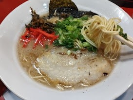 「釜炊きとんこつラーメン(替玉１回無料)(750)」@がっとん 日吉店の写真