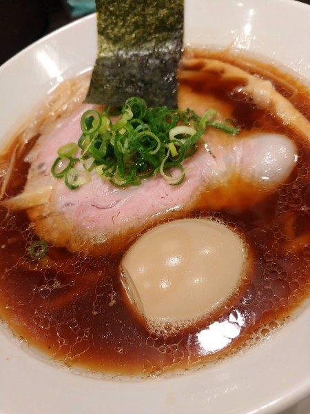 「淡麗豚骨味玉醤油らーめん」@淡麗豚骨 TSUCHINOTOMIの写真