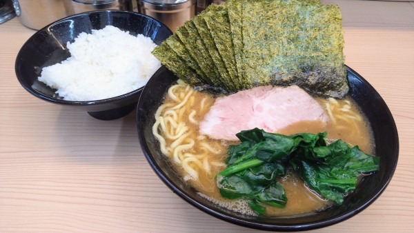 「ラーメン(味濃いめ･麺硬め)+海苔･ライス」@ラーメン 大國家の写真