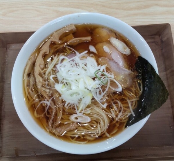 「醤油らーめん800円」@自家製麺たつ之也の写真