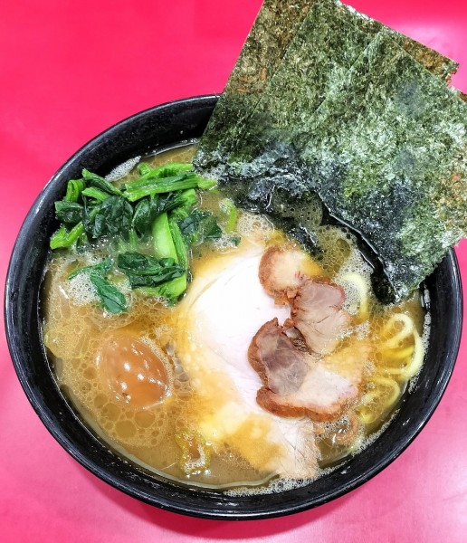「ラーメン並 860円＋味玉 100円」@杉田家 千葉祐光店の写真