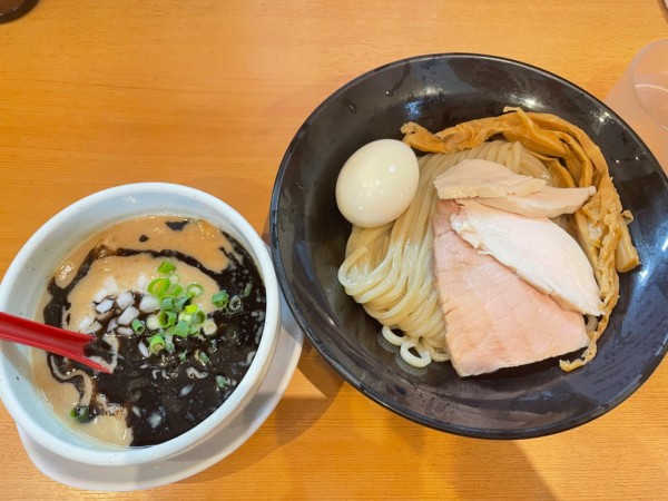 「鶏黒つけめん＋全部のせ」@麺堂 稲葉の写真