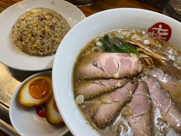 「肉そば＋チャーハン小＋味玉（1700円）」@中華そば まるきの写真