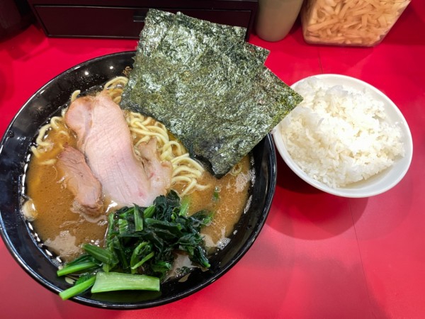 「ラーメン　ライス」@杉田家 千葉駅前店の写真