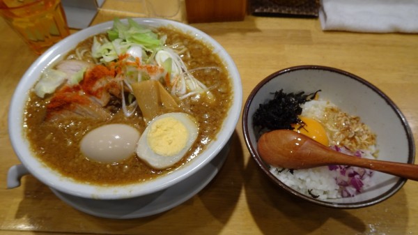 「濃厚味噌カレーラーメン（1000円）＋味玉＋海老塩卵かげご飯」@味噌中華そばムタヒロの写真