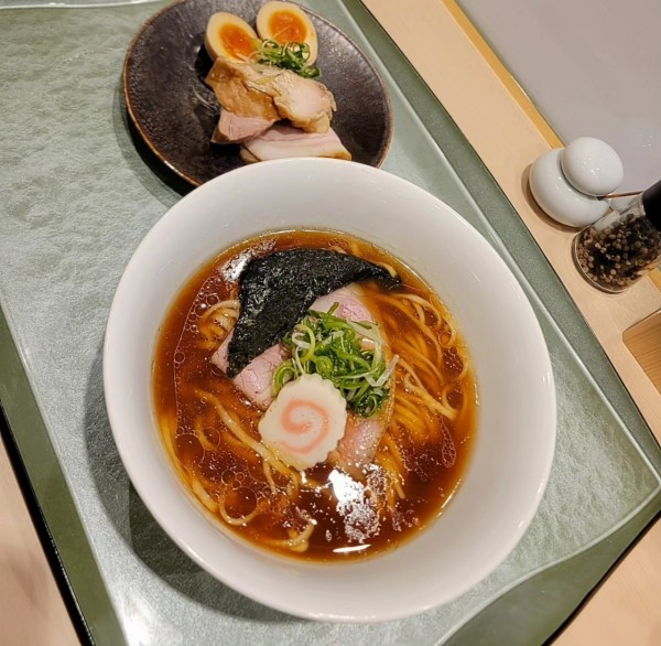「特らぁ麺 醤油」@らぁ麺 花萌葱の写真