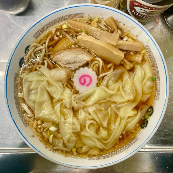 「サッポロ赤星＋キリンラガー＋竹の子皿他 → ワンタンメン」@中華そば みたかの写真