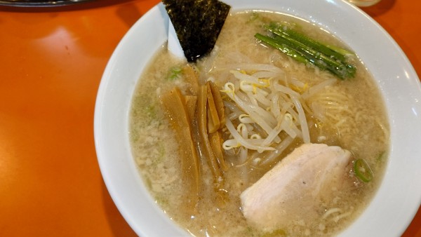 「ラーメン(硬め)　650円」@本格的豚骨そば まりぼの写真