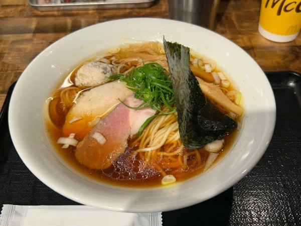 「黒薩摩醤油鶏1000円」@特級鶏蕎麦 龍介 PLAY atre TSUCHIURA店の写真