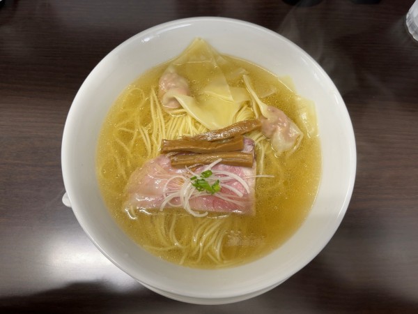 「塩そば＋ワンタン」@中華そば 裏慶の写真