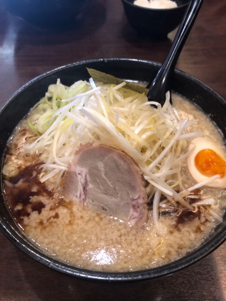 「豚骨醤油ネギトッピング」@麺や 陽空の写真