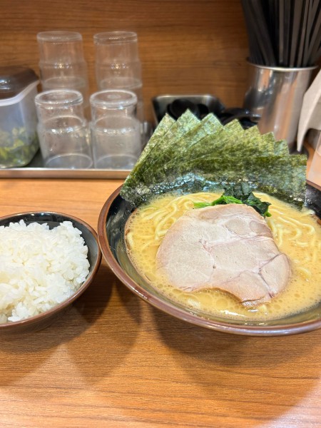 「ラーメン　のりマシ　870円」@横浜家系ラーメン まくり家 川崎店の写真
