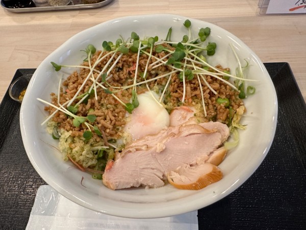 「鶏ゴマ担々温うどん(並盛・200g)1,100円」@手打ちうどん フジサン 福舞製麺所の写真