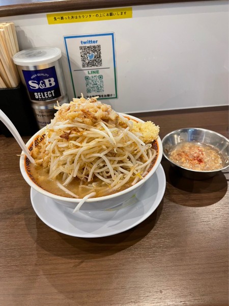 「ラーメン（お腹空いてます）」@顎で喰らえ ラウンドワン草加店の写真