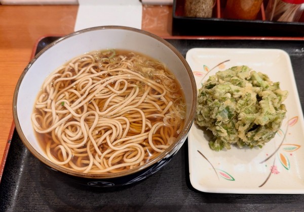「かけそば(並/290円)+春菊天(120円)」@金町うどんの写真