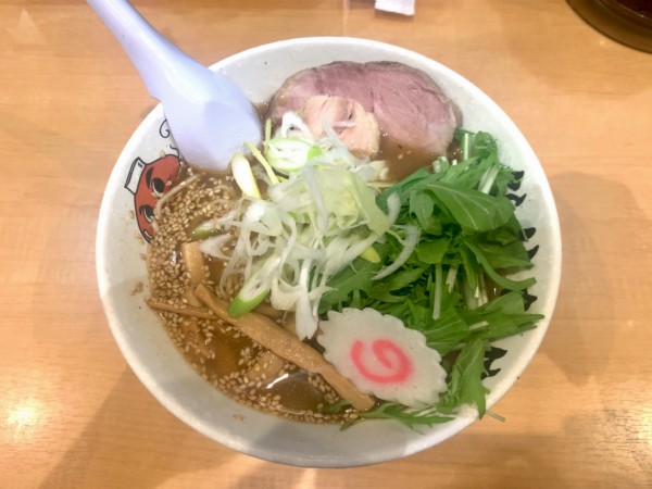 「魚だし醤油らーめん 900円＋中盛 100円」@こってりらーめん なりたけ 幕張店の写真