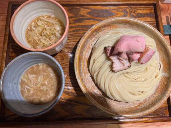 「つけ汁2種つけ麺（海老、にんにく醤油）1250円」@あいだやの写真