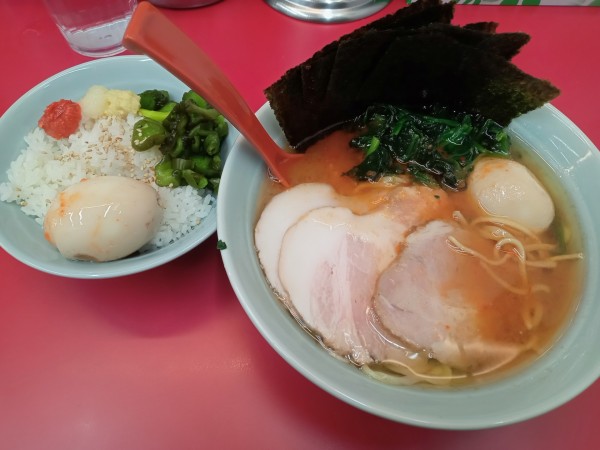「特上ラーメン¥950」@横浜ラーメン 武蔵家 大宮店の写真
