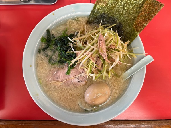「朝ラーメン（醤油）（並）＋ネギ、味玉」@ラーメンショップ つくば店の写真