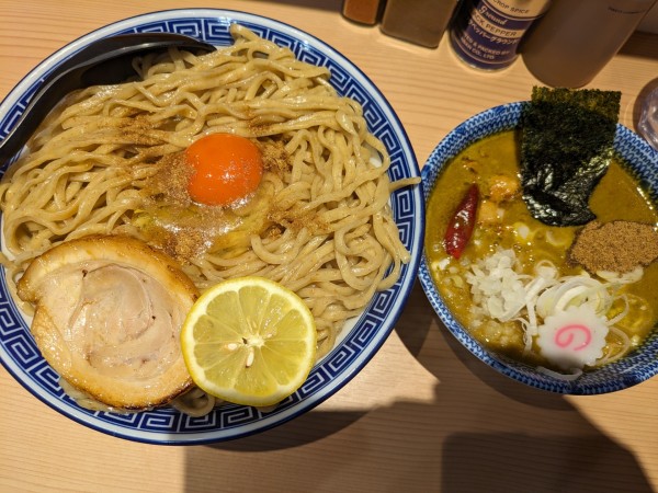 「カレーつけ麺特盛(釜玉ver)」@狼煙 浦和店の写真