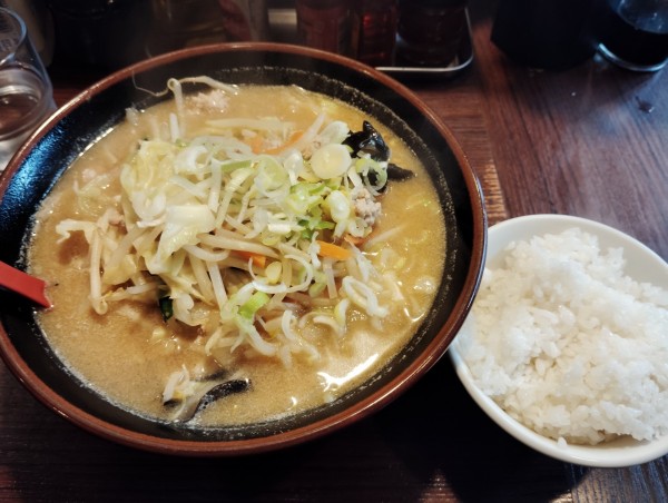 「野菜味噌ラーメン　　830円」@中華栄雅の写真