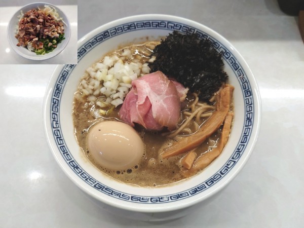 「煮干し鶏そば+三種ネギの肉飯」@中華蕎麦 一無庵の写真