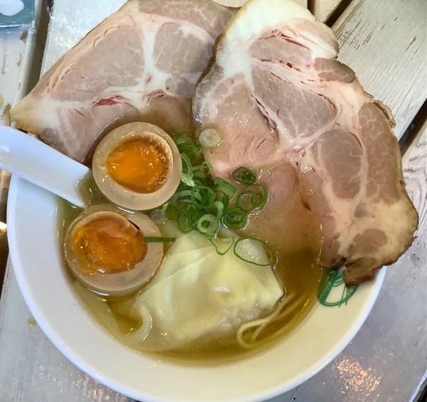 「[金.土限定]特製軍鶏そば　塩」@らーめんshigetomiの写真
