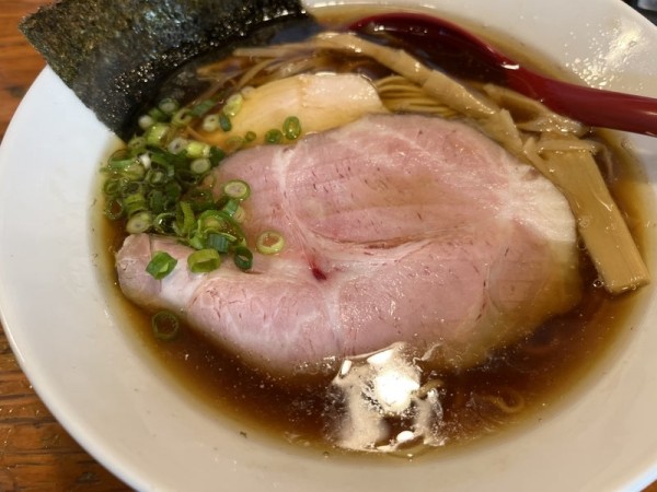 「丸鶏中華そば醤油：950円」@麺や 亀陣の写真