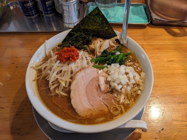 「辛豚骨醤油:改（手打ち麺Ver）990円」@手打ちラーメン 谷家の写真