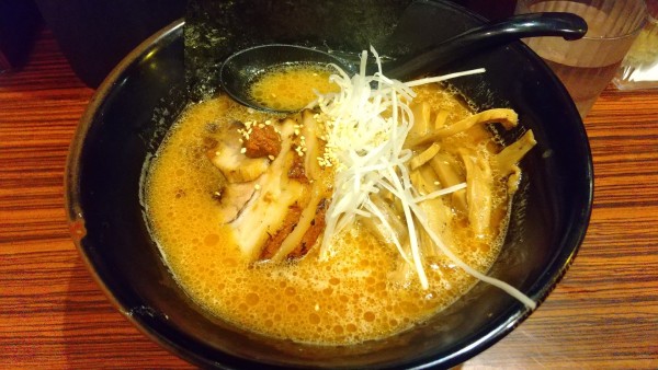 「焙煎（辛）味噌らーめん　大盛」@麺食い 慎太郎の写真