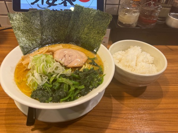 「醤油ラーメン　ほうれん草」@横浜らぁめん 桜花  西口本店の写真