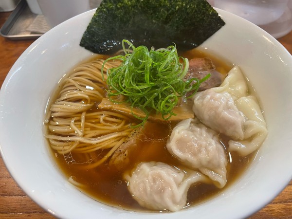 「肉わんたん醤油そば」@アメノオトの写真