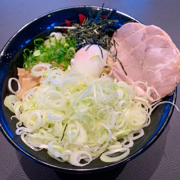 「油そば＋チャーシュー＋半熟たまご＋白ねぎ」@東京油組総本店 土浦組の写真
