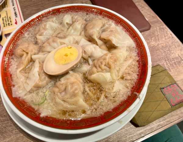 「粗びき肉汁雲呑麺（醤油）」@広州市場 田町タワー店の写真