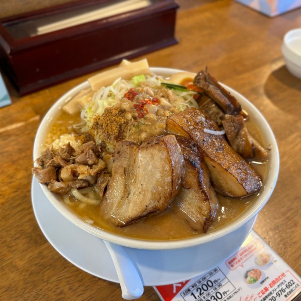 「魚介醤油らーめん【大大盛】」@麺屋しずる 豊川店の写真