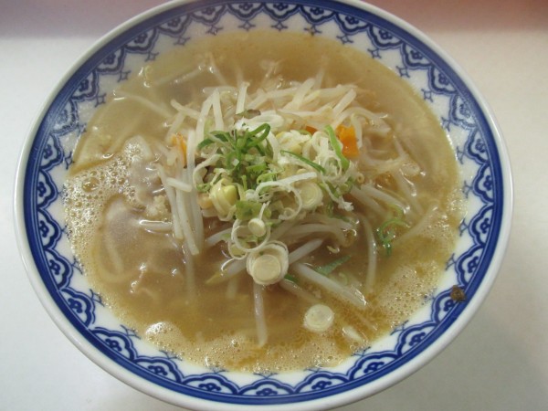 「しおラーメン（550円）」@八宝の写真