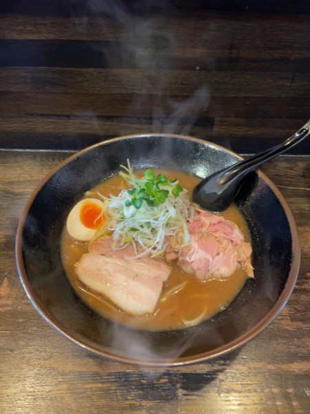 「和風とんこつ+レアチャーシュー（1200円）」@綿麺の写真