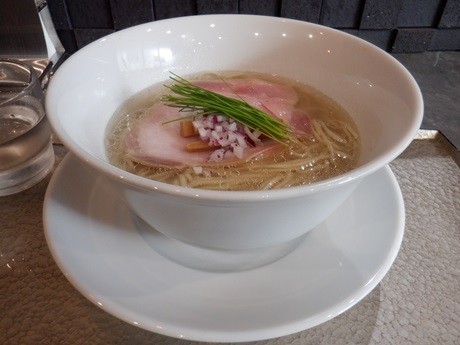 「中華蕎麦〈塩〉並」@宍道湖しじみ中華蕎麦 琥珀 池袋店の写真