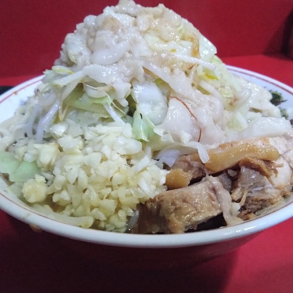 「ラーメン900円(ヤサイニンニクアブラ)、ネギ生姜100円」@ラーメン二郎 札幌店の写真