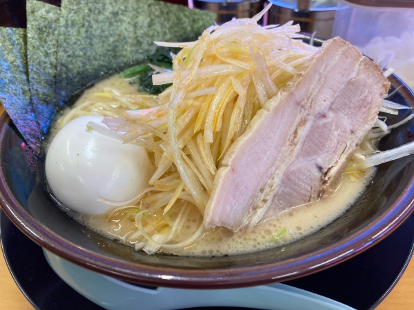 「醤油ネギラーメン+サービスミニライス+パスポート味玉」@横浜家系ラーメン 宮本商店 ひたちなか店の写真