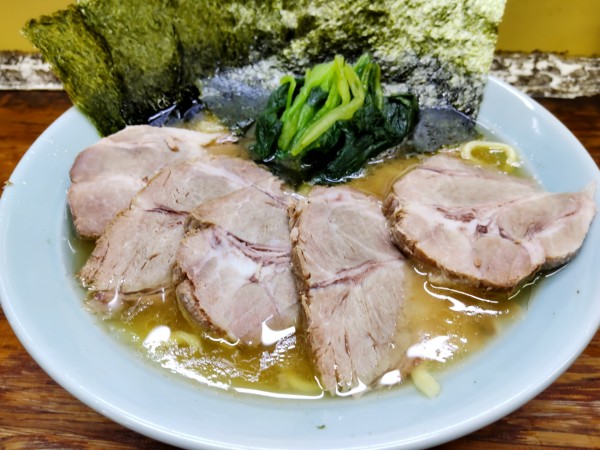 「チャーシューメン＋海苔､国産ほうれん草」@まこと家の写真