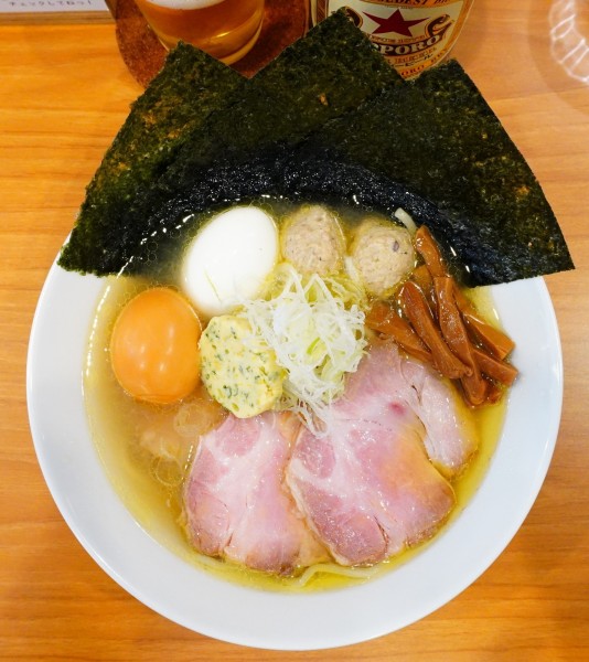 「全部のせ塩らーめん＋塩たまご＋柚子と三つ葉のバター＋ビール」@しののめヌードルの写真