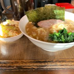 ラーメン中盛950円、ライス中150円、キャベチャー100円