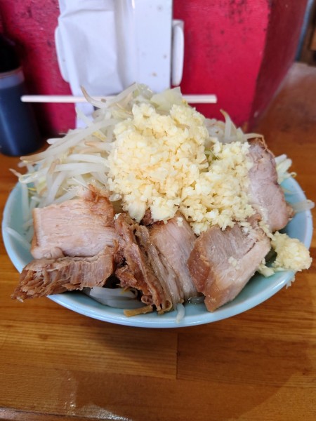 「チャーシュー麺  野菜マシ  ニンニク」@ラーメン髭の写真