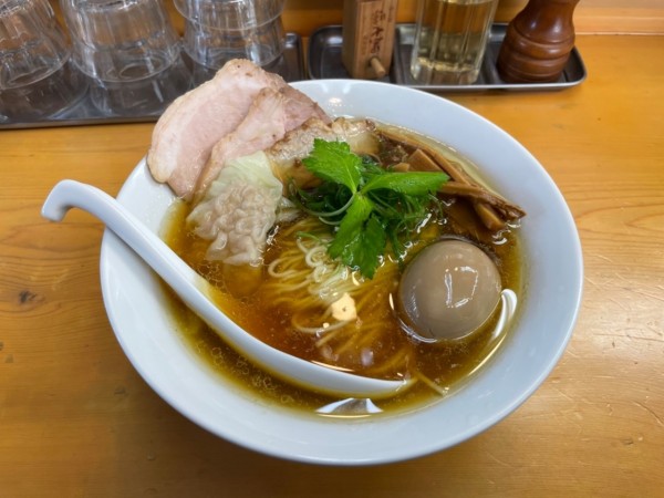 「特製醤油そば　リンパ肉チャーシュー」@中華そば 喜富の写真