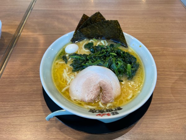 「ラーメン大盛り　ほうれん草増し」@町田商店 三鷹店の写真
