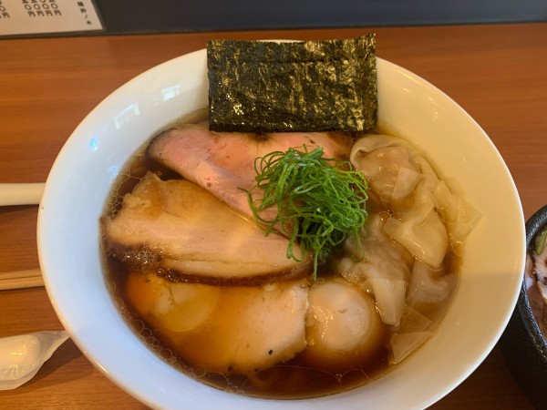 「醤油特製ラーメン」@自家製手もみ麺 鈴ノ木の写真