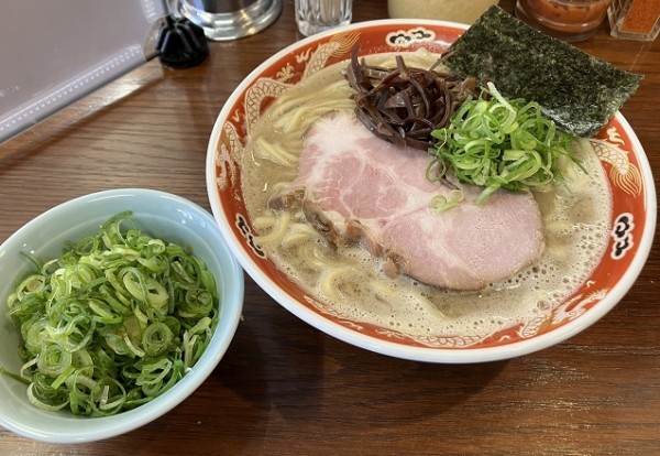 「濃厚ラーメン(太麺大盛)＋九条ネギ」@ラーメンかなやの写真